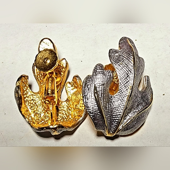 Vintage Castlecliff textured silver leaf gold trim clip on earrings see notes - Picture 4 of 8